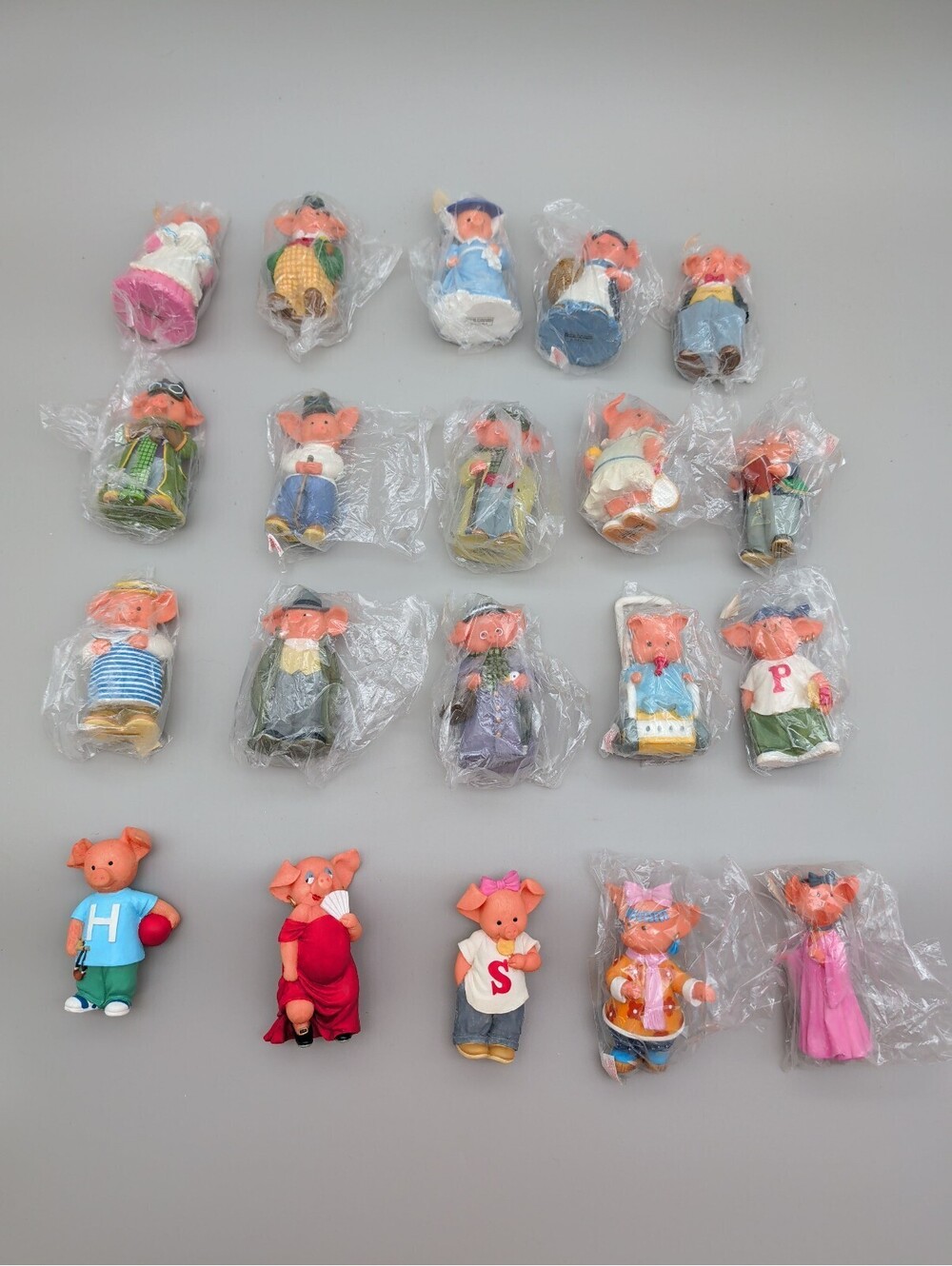 Vintage Set of 20 Danbury Mint Piggies Figurines